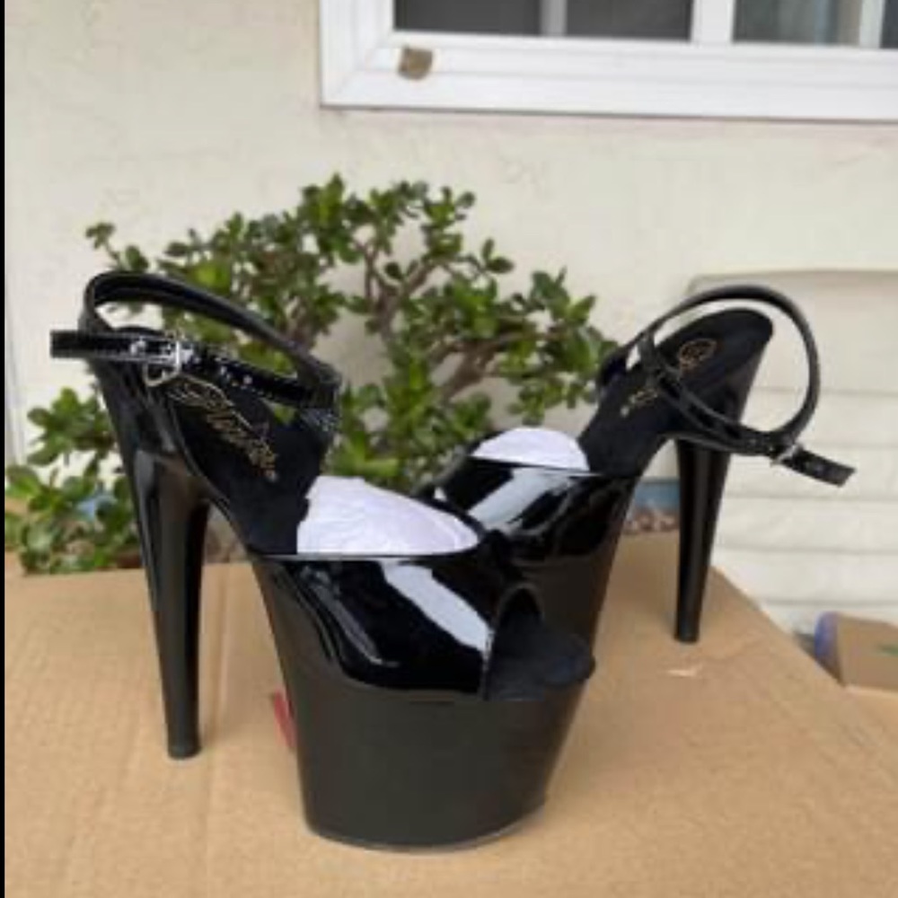 Brand new sexy shoes black size 5 black shiny beautiful high heels